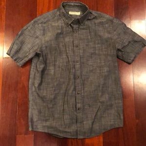 Men’s short sleeve gray button down medium shirt